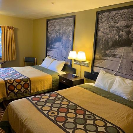 Super 8 By Wyndham Eau Claire Wi Hotel Exterior photo