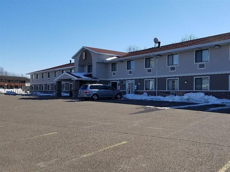 Super 8 By Wyndham Eau Claire Wi Hotel Exterior photo