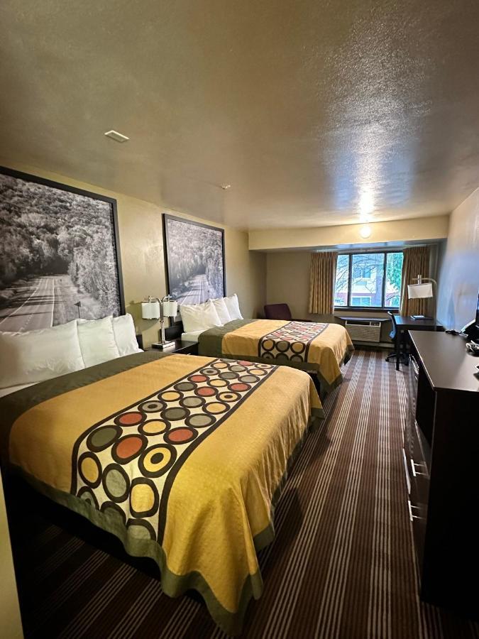 Super 8 By Wyndham Eau Claire Wi Hotel Exterior photo