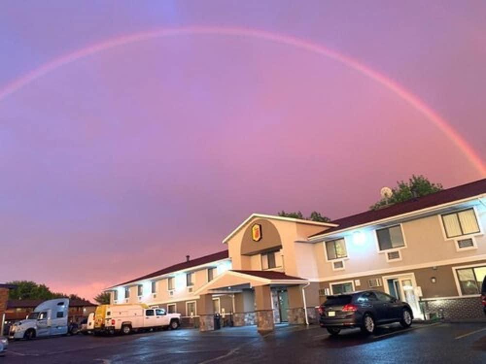 Super 8 By Wyndham Eau Claire Wi Hotel Exterior photo