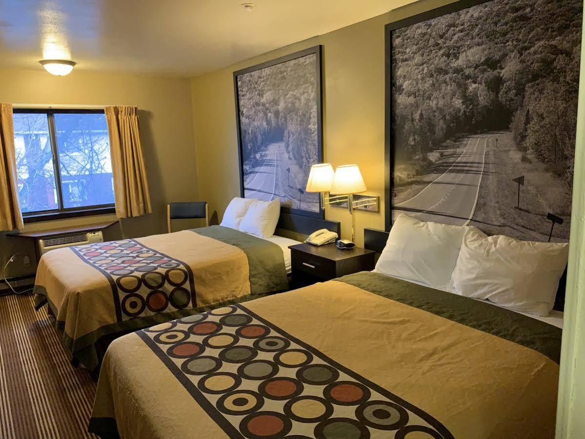 Super 8 By Wyndham Eau Claire Wi Hotel Exterior photo